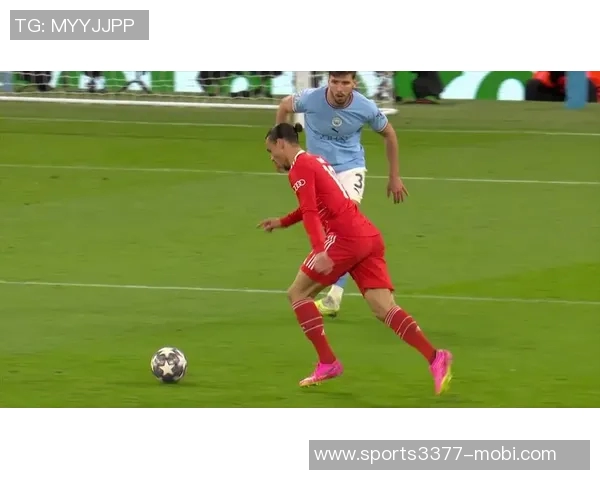 霍伊伦在弧顶位置转身抽射被门将精彩扑救，射门角度极佳但未能破门